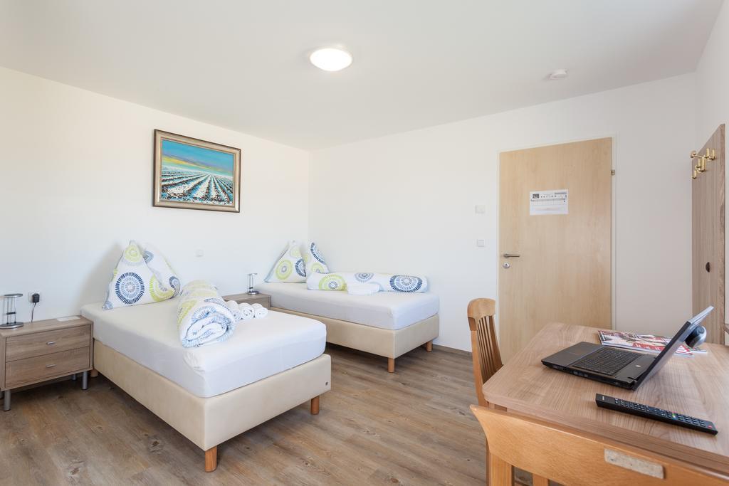 Pension Weinbauer Hofkirchen im Traunkreis Zimmer foto